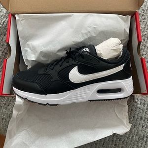 Nike air Max women’s shoes size 10